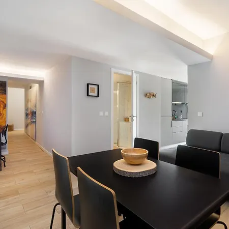 Cool Grey Apartament